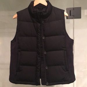 Gap size M black puffer vest